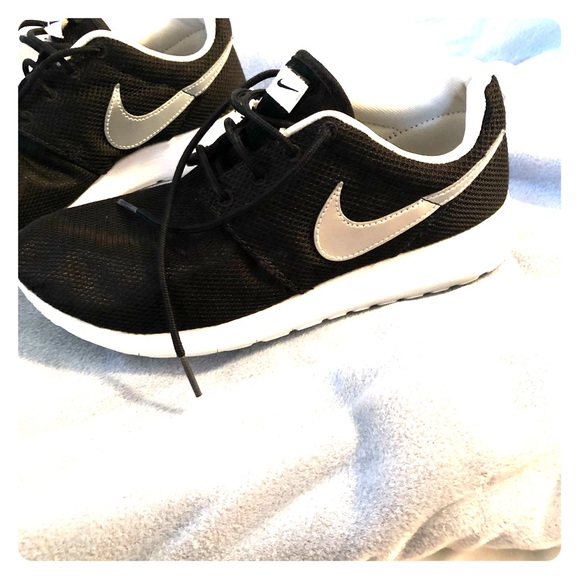Boys Nike Air Roshe One size 7Y - Picture 1 of 4